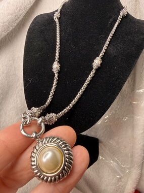 Sterling silver and pearl necklace with pendant